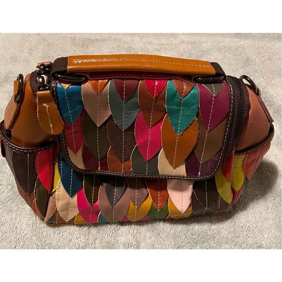 Leather crossbody of many colors and many pockets - Picture 6 of 10